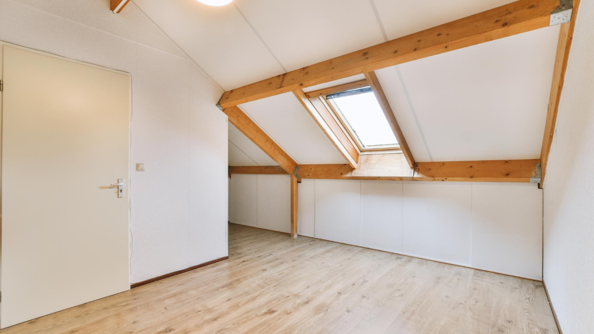 Isolation, confort et lumière : pourquoi choisir le placo pour aménager vos combles